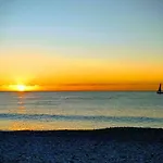 شقة Beautiful Beachfront
